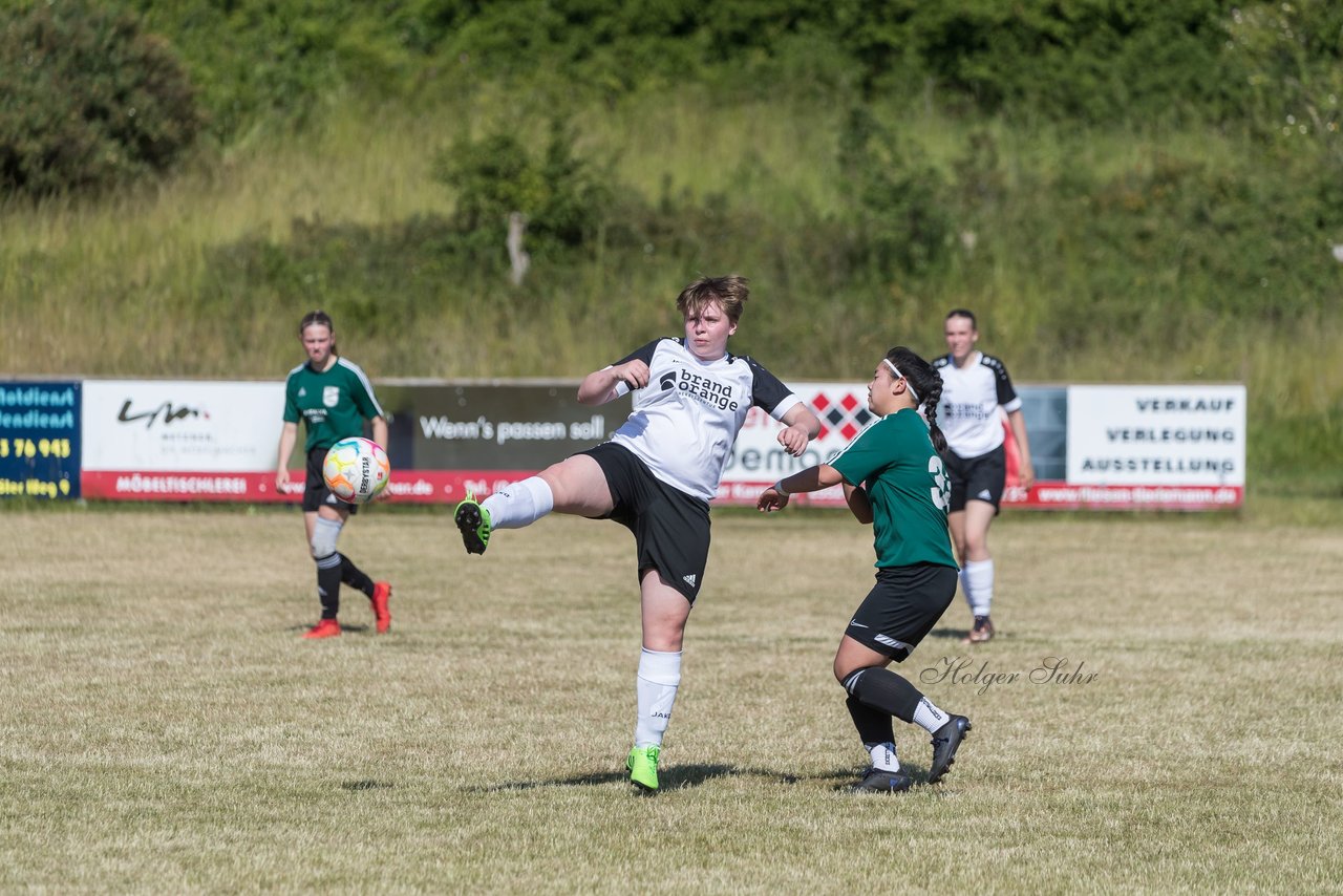 Bild 336 - wBJ TuRa Meldorf/Buesum - JFV Luebeck : Ergebnis: 1:0